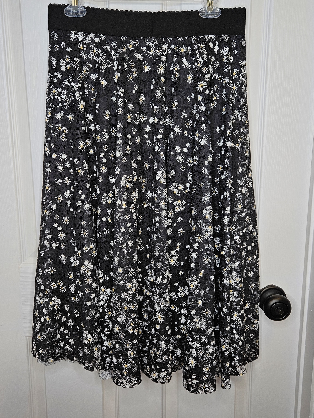 NWOT Suzy Shier Black Floral Lace Midi Skirt White Yellow Daisy Print Size L